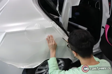 BMW 118D 사틴화이트펄 전체랩핑 + 버블껌핑크 포인트랩핑 by 대전 모터쉴드 / 대전 유성구
