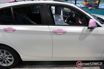 BMW 118D 사틴화이트펄 전체랩핑 + 버블껌핑크 포인트랩핑 by 대전 모터쉴드 / 대전 유성구