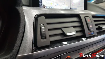 [울산랩핑][울산실내랩핑] BMW 320d 실내 우드포인트 스틸브러쉬로 랩핑 시공 - 블랙샤인 울산점 / 울산광역시 남구