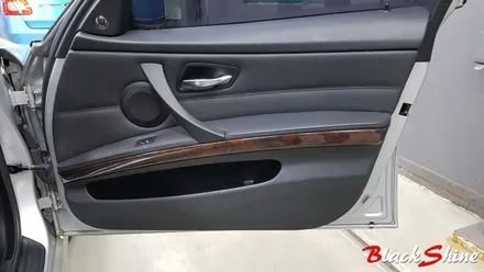 [울산실내랩핑][울산랩핑] BMW E90 320i 실내우드마감재 블랙브러쉬 실내랩핑 시공 - 블랙샤인 울산점 / 울산광역시 남구