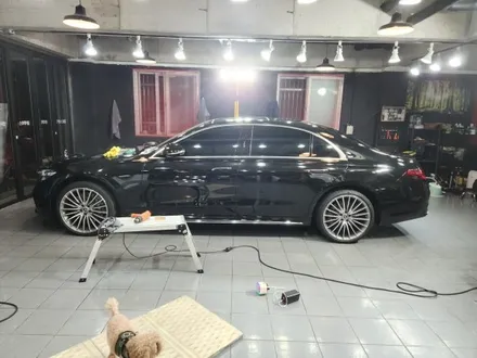 춘천랩핑 벤츠s클래스 전체랩핑 블랙유광랩핑 / 춘천시 후평동