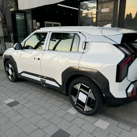 안산 신차패키지 기아 EV3 레인보우썬팅 V90 시공