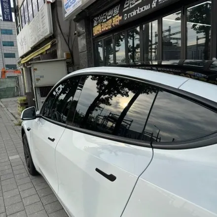 안산 프리미엄 썬팅 전문 테슬라Y 주니퍼 레인보우 IS200 시공 후기