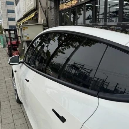 안산썬팅 테슬라 모델Y 주니퍼 신차패키지 레인보우 IS200시공 테슬라 썬팅 잘하는곳!