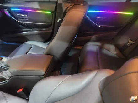 BMW F30 3시리즈 엠비언트 비노출 무드등이 선사하는 선명한 빛 / 인천 남동구