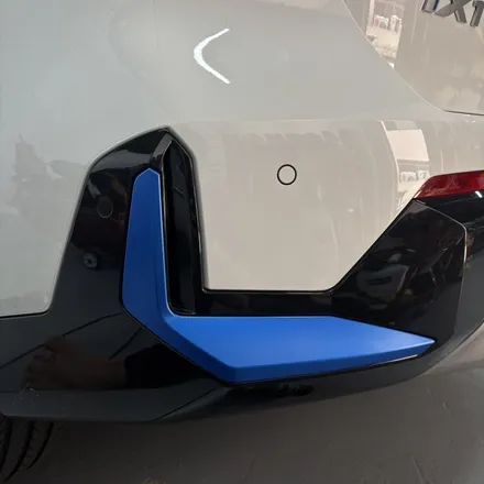 창원랩핑-BMW IX1 포인트랩핑 전기차는 전기차답게 사틴블루로 포인트랩핑!! EV를 더욱더 EV스럽게. 경남랩핑 마산랩핑 경북랩핑 구미랩핑 포인트랩핑 IX1랩핑 / 창원 팔용동