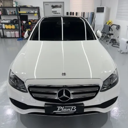 메르세데스 벤츠 E-class (E220d) 루프스킨 제거 및 재시공 3M 2080 Gloss Black / 창원 팔용동
