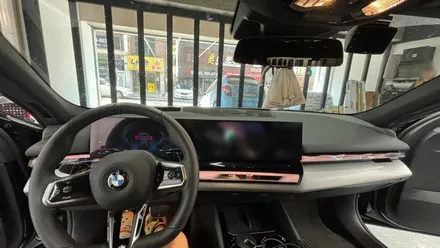 창원랩핑 BMW G60 신형 5시리즈 실내랩핑 (에이버리 무광 카본) / 창원 팔용동