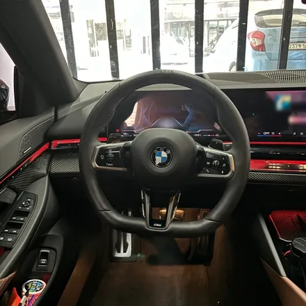 창원랩핑 BMW G60 신형 5시리즈 실내랩핑 (에이버리 무광 카본) / 창원 팔용동
