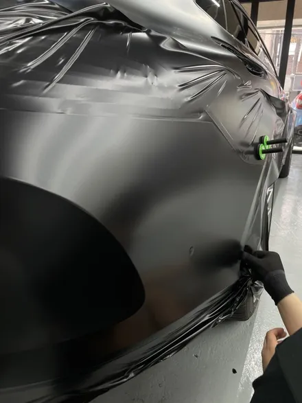 메르세데스 벤츠 AMG GT 43 4도어 에이버리 사틴 블랙 전체랩핑 / 창원 팔용동
