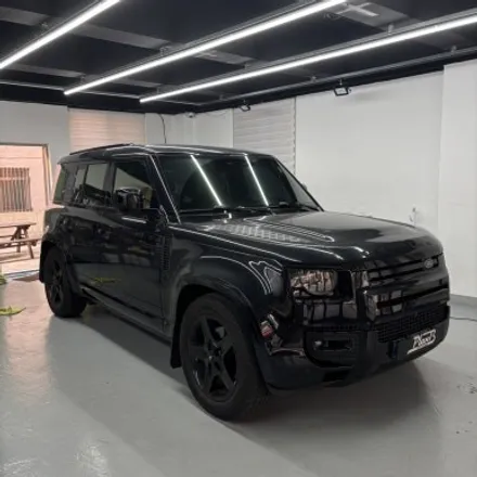 창원랩핑-랜드로버 디팬더 블랙팩 클래딩 고광택랩핑 PlanB PET Gloss Black 경남 마산 고광택랩핑 디팬더하단부 랩핑 올블랙으로 변신! / 창원 팔용동