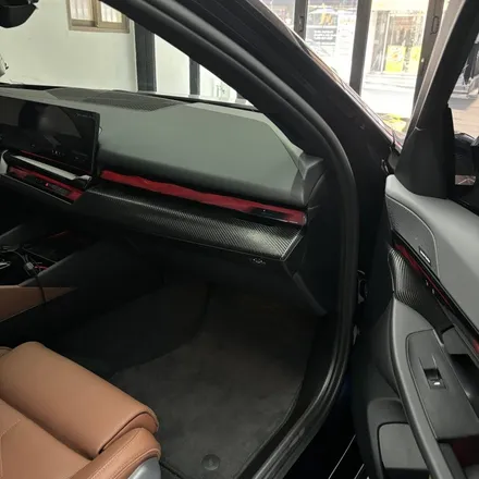 창원랩핑 BMW G60 신형 5시리즈 실내랩핑 (에이버리 무광 카본) / 창원 팔용동