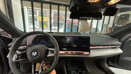 창원랩핑 BMW G60 신형 5시리즈 실내랩핑 (에이버리 무광 카본) / 창원 팔용동