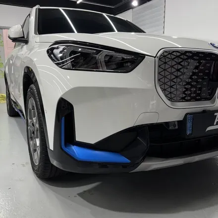 창원랩핑-BMW IX1 포인트랩핑 전기차는 전기차답게 사틴블루로 포인트랩핑!! EV를 더욱더 EV스럽게. 경남랩핑 마산랩핑 경북랩핑 구미랩핑 포인트랩핑 IX1랩핑 / 창원 팔용동