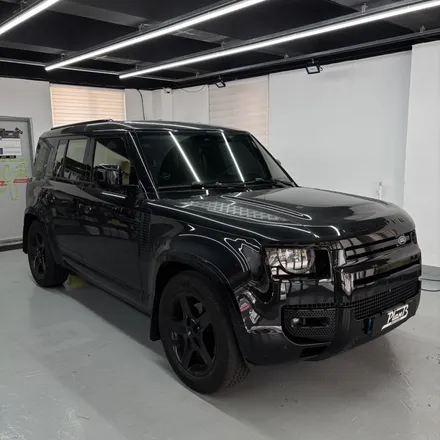 창원랩핑-랜드로버 디팬더 블랙팩 클래딩 고광택랩핑 PlanB PET Gloss Black 경남 마산 고광택랩핑 디팬더하단부 랩핑 올블랙으로 변신! / 창원 팔용동