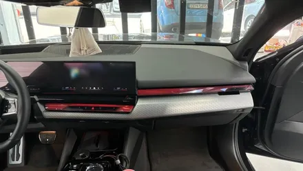 창원랩핑 BMW G60 신형 5시리즈 실내랩핑 (에이버리 무광 카본) / 창원 팔용동