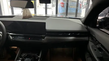 창원랩핑 BMW G60 신형 5시리즈 실내랩핑 (에이버리 무광 카본) / 창원 팔용동