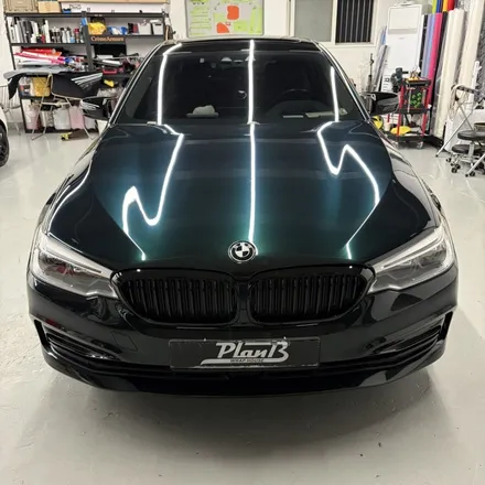창원랩핑 잘하는곳! BMW 520D(G30) 플랜비창원점에서 8년 전 신차컨디션으로 완벽히 복구해드렸습니다. 기존 랩핑 제거 후 벤츠 에메랄드그린 전체랩핑+크롬죽이기 경남마산랩핑 / 창원 팔용동