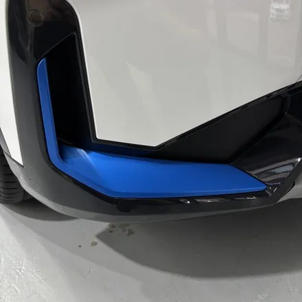 창원랩핑-BMW IX1 포인트랩핑 전기차는 전기차답게 사틴블루로 포인트랩핑!! EV를 더욱더 EV스럽게. 경남랩핑 마산랩핑 경북랩핑 구미랩핑 포인트랩핑 IX1랩핑 / 창원 팔용동