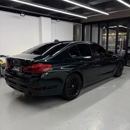 창원랩핑 잘하는곳! BMW 520D(G30) 플랜비창원점에서 8년 전 신차컨디션으로 완벽히 복구해드렸습니다. 기존 랩핑 제거 후 벤츠 에메랄드그린 전체랩핑+크롬죽이기 경남마산랩핑 / 창원 팔용동