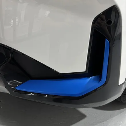창원랩핑-BMW IX1 포인트랩핑 전기차는 전기차답게 사틴블루로 포인트랩핑!! EV를 더욱더 EV스럽게. 경남랩핑 마산랩핑 경북랩핑 구미랩핑 포인트랩핑 IX1랩핑 / 창원 팔용동