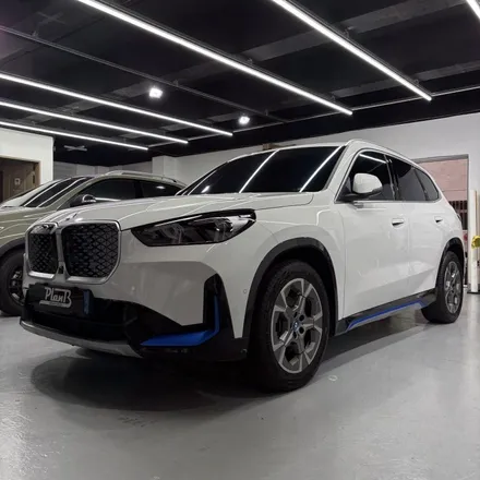 창원랩핑-BMW IX1 포인트랩핑 전기차는 전기차답게 사틴블루로 포인트랩핑!! EV를 더욱더 EV스럽게. 경남랩핑 마산랩핑 경북랩핑 구미랩핑 포인트랩핑 IX1랩핑 / 창원 팔용동