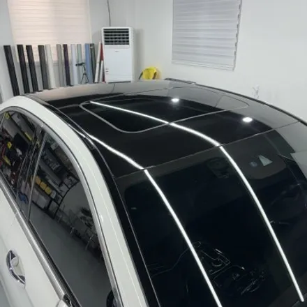 메르세데스 벤츠 E-class (E220d) 루프스킨 제거 및 재시공 3M 2080 Gloss Black / 창원 팔용동