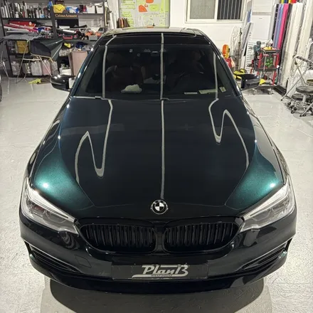 창원랩핑 잘하는곳! BMW 520D(G30) 플랜비창원점에서 8년 전 신차컨디션으로 완벽히 복구해드렸습니다. 기존 랩핑 제거 후 벤츠 에메랄드그린 전체랩핑+크롬죽이기 경남마산랩핑 / 창원 팔용동