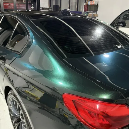 창원랩핑 잘하는곳! BMW 520D(G30) 플랜비창원점에서 8년 전 신차컨디션으로 완벽히 복구해드렸습니다. 기존 랩핑 제거 후 벤츠 에메랄드그린 전체랩핑+크롬죽이기 경남마산랩핑 / 창원 팔용동