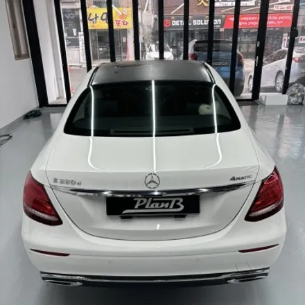 메르세데스 벤츠 E-class (E220d) 루프스킨 제거 및 재시공 3M 2080 Gloss Black / 창원 팔용동