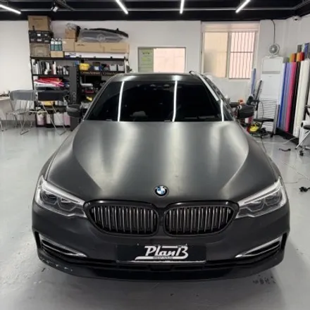 창원랩핑 잘하는곳! BMW 520D(G30) 플랜비창원점에서 8년 전 신차컨디션으로 완벽히 복구해드렸습니다. 기존 랩핑 제거 후 벤츠 에메랄드그린 전체랩핑+크롬죽이기 경남마산랩핑 / 창원 팔용동