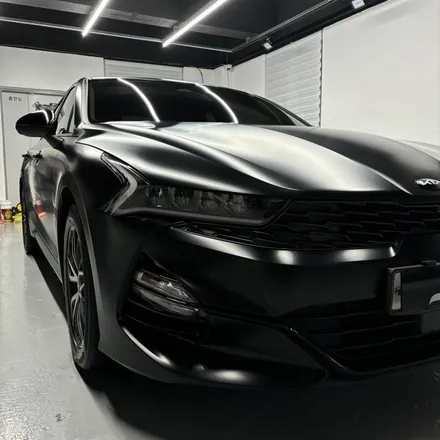경남 창원랩핑 K5(DL3) 전체랩핑+신형로고 커스텀 플랜비 사틴블랙(PlanB Satin Black) 마산,진해,김해 기아 신형엠블럼 교체,제작,랩핑 / 창원 팔용동