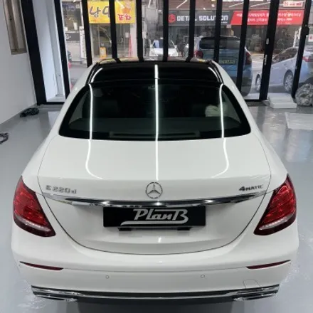 메르세데스 벤츠 E-class (E220d) 루프스킨 제거 및 재시공 3M 2080 Gloss Black / 창원 팔용동