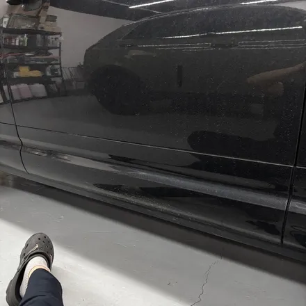창원랩핑-랜드로버 디팬더 블랙팩 클래딩 고광택랩핑 PlanB PET Gloss Black 경남 마산 고광택랩핑 디팬더하단부 랩핑 올블랙으로 변신! / 창원 팔용동