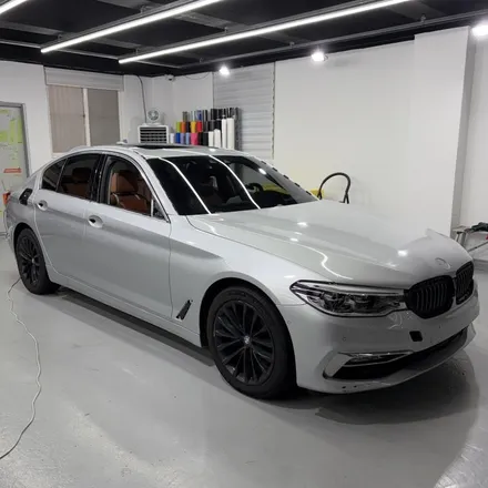 창원랩핑 잘하는곳! BMW 520D(G30) 플랜비창원점에서 8년 전 신차컨디션으로 완벽히 복구해드렸습니다. 기존 랩핑 제거 후 벤츠 에메랄드그린 전체랩핑+크롬죽이기 경남마산랩핑 / 창원 팔용동