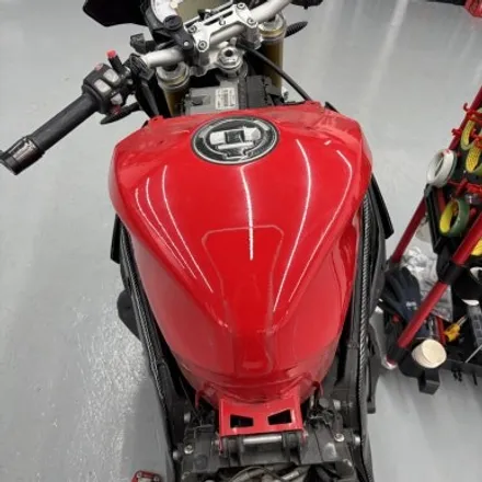 BMW S1000r 오일탱크 랩핑 - 창원바이크랩핑 창원오토바이랩핑 마산바이크랩핑 마산오토바이랩핑 경남바이크랩핑 경남오토바이랩핑 오일탱크랩핑 (플랜비-피아노블랙) / 창원 팔용동
