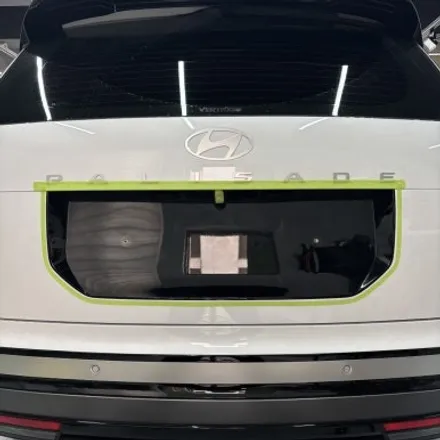 창원랩핑-팰리세이드 번호판 하이글로시 화이트랩핑 LX3번호판랩핑 프레스티지,익스클루시브등급 번호판 블랙->화이트 랩핑하여 자연스러운 후면부 연출 마산랩핑 경남랩핑 / 창원 팔용동