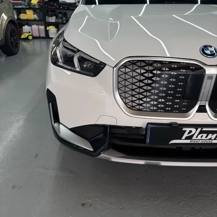 창원랩핑-BMW IX1 포인트랩핑 전기차는 전기차답게 사틴블루로 포인트랩핑!! EV를 더욱더 EV스럽게. 경남랩핑 마산랩핑 경북랩핑 구미랩핑 포인트랩핑 IX1랩핑 / 창원 팔용동