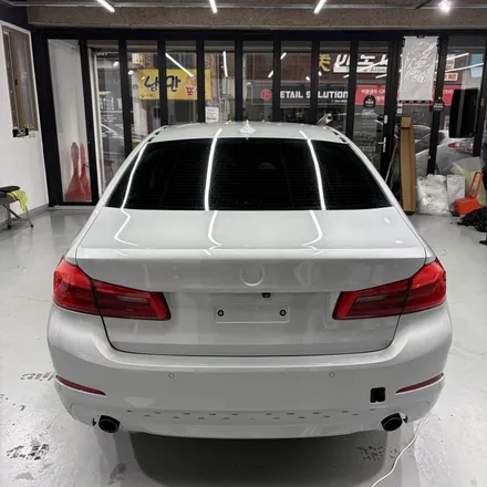 창원랩핑 잘하는곳! BMW 520D(G30) 플랜비창원점에서 8년 전 신차컨디션으로 완벽히 복구해드렸습니다. 기존 랩핑 제거 후 벤츠 에메랄드그린 전체랩핑+크롬죽이기 경남마산랩핑 / 창원 팔용동