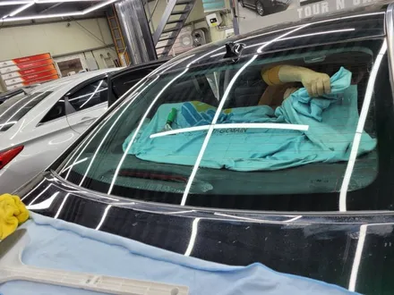 부산사상주례 후면뽀글이기포현상열선손상없이유리교체하지않고 깔끔하게썬팅틴팅재시공