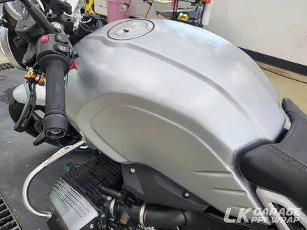 BMW 알나인티 랩핑, 3M 사틴 알루미늄 화이트 (사틴실버), 기름탱크, 휀다 랩핑 & 라이트, 계기판 PPF 하남 LK게러지 / 하남, 미사