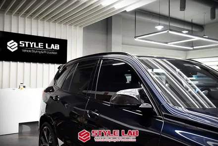 크롬죽이기 최고! BMW X5 모델을 상위버전으로 업글했어요. M 모델에 들어가는 블랙몰딩! 헤드라이트 PPF는 필수예요. / 하남시 초일동
