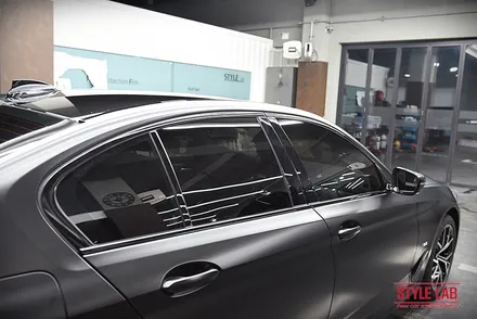 화이트에서 블랙으로 변신!~ BMW 530i 전체랩핑 했습니다. 3M 사틴 블랙은 언제나 인기최고. 블랙그릴과 실내랩핑, 크롬죽이기까지! 하남랩핑 전문점 스타일랩 / 하남, 송파, 강동, 경기광주