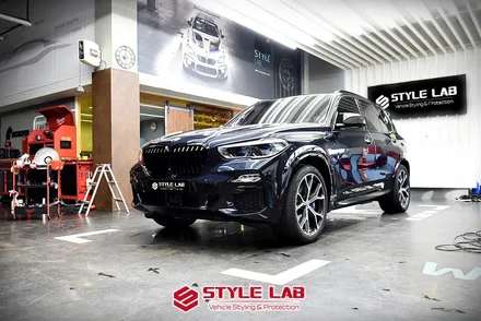 크롬죽이기 최고! BMW X5 모델을 상위버전으로 업글했어요. M 모델에 들어가는 블랙몰딩! 헤드라이트 PPF는 필수예요. / 하남시 초일동