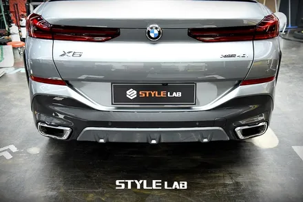BMW X6 LCI 블랙그릴 교체 및 사이드미러, 스포일러, 머플러팁 유광블랙 랩핑 / 하남시 초일동