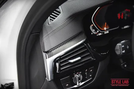 화이트에서 블랙으로 변신!~ BMW 530i 전체랩핑 했습니다. 3M 사틴 블랙은 언제나 인기최고. 블랙그릴과 실내랩핑, 크롬죽이기까지! 하남랩핑 전문점 스타일랩 / 하남, 송파, 강동, 경기광주