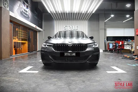화이트에서 블랙으로 변신!~ BMW 530i 전체랩핑 했습니다. 3M 사틴 블랙은 언제나 인기최고. 블랙그릴과 실내랩핑, 크롬죽이기까지! 하남랩핑 전문점 스타일랩 / 하남, 송파, 강동, 경기광주