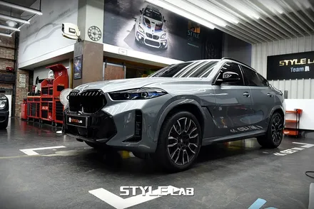 BMW X6 LCI 블랙그릴 교체 및 사이드미러, 스포일러, 머플러팁 유광블랙 랩핑 / 하남시 초일동