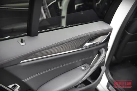 화이트에서 블랙으로 변신!~ BMW 530i 전체랩핑 했습니다. 3M 사틴 블랙은 언제나 인기최고. 블랙그릴과 실내랩핑, 크롬죽이기까지! 하남랩핑 전문점 스타일랩 / 하남, 송파, 강동, 경기광주
