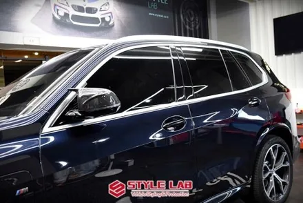 크롬죽이기 최고! BMW X5 모델을 상위버전으로 업글했어요. M 모델에 들어가는 블랙몰딩! 헤드라이트 PPF는 필수예요. / 하남시 초일동